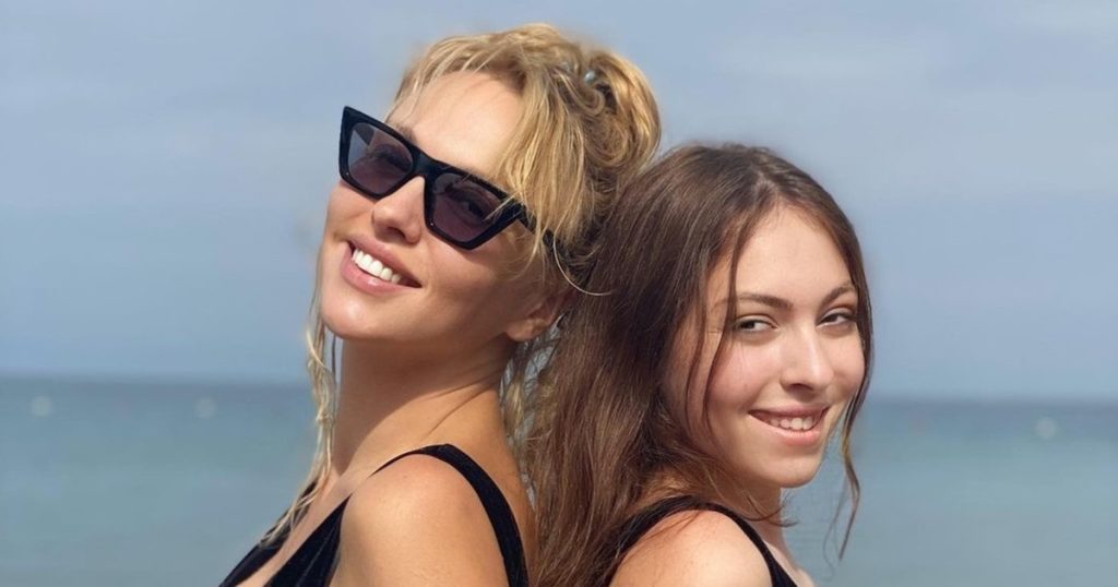 Дочка Полякової: подробности жизни и творческого пути