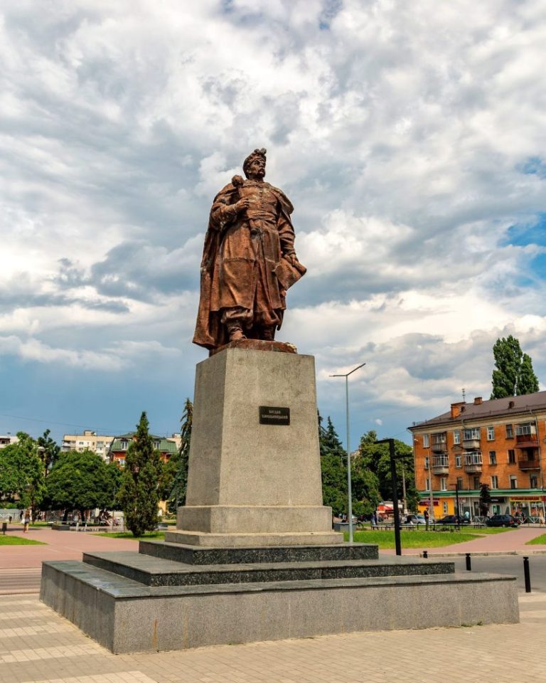 Хто Такий Богдан Хмельницький: життя, діяльність і спадщина