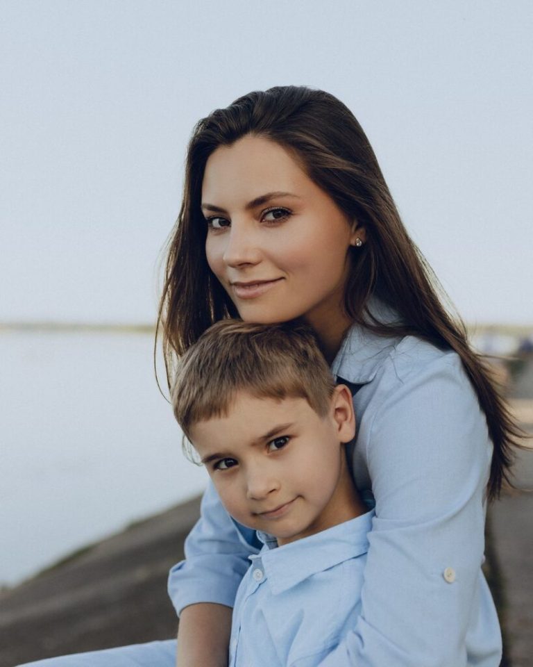 Антоніна Хижняк Особисте Життя: Детальний Огляд Біографії, Кар’єри та Особистих Сторінок